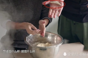 央视速评：历来把新时候党的修设新的伟大工程推向展开